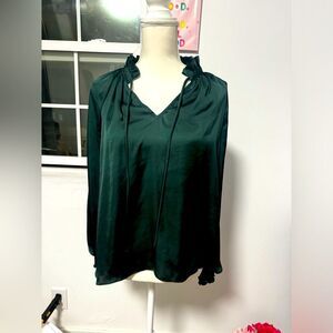 Vince Camuto Emerald Blouse perfect for Christmas size Small